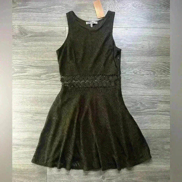 NWT Bailey Blue Fit and Flare Army Green Sleeveless Lace Crotchet Dress Size M - Picture 1 of 8